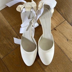 Beautiful white leather ribbon tie Viktor & Rolf Italian heels 8.5-9
